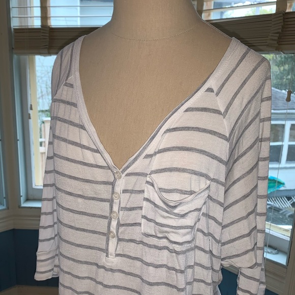 Billabong v-neck striped half sleeve shirt ⭐️ - Picture 5 of 8